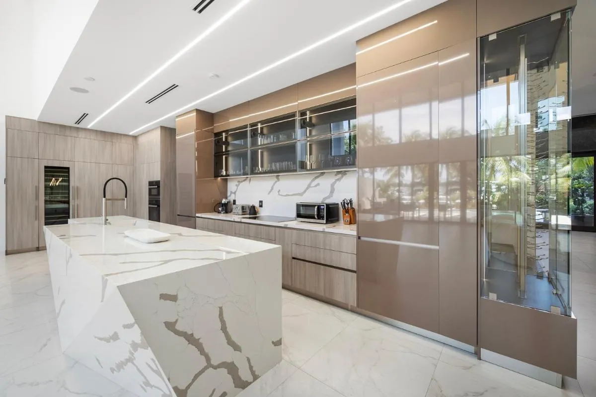 Image 3 of VILLA WATERFRONT MIAMI 6 BEDROOMs SLEEPS 14 PEOPLE