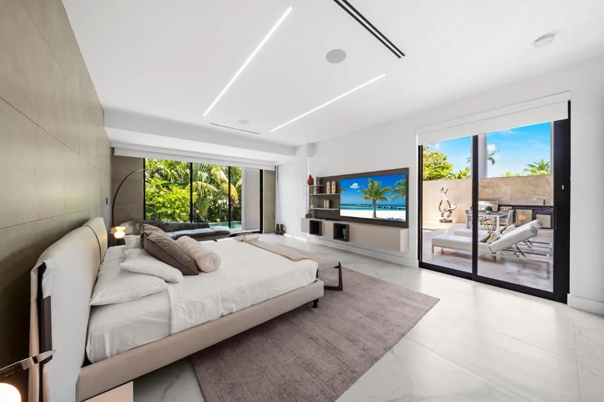 Image 1 of VILLA WATERFRONT MIAMI 6 BEDROOMs SLEEPS 14 PEOPLE