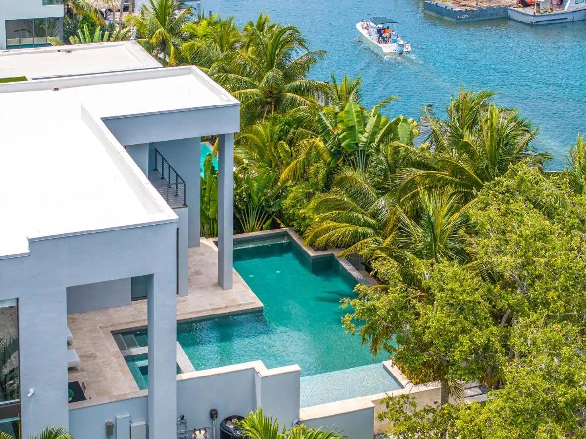 Image 5 of VILLA WATERFRONT MIAMI 6 BEDROOMs SLEEPS 14 PEOPLE