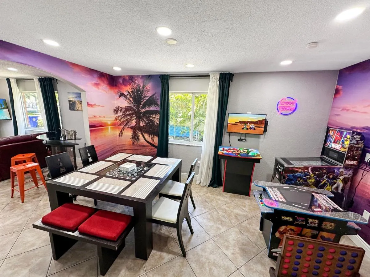 Image 1 of Vacay Spot Happy Escape 15 Min Beach Massage Shower Prime LOC! 6 blocks away from Bars, Nite Clubs, Res, Shops