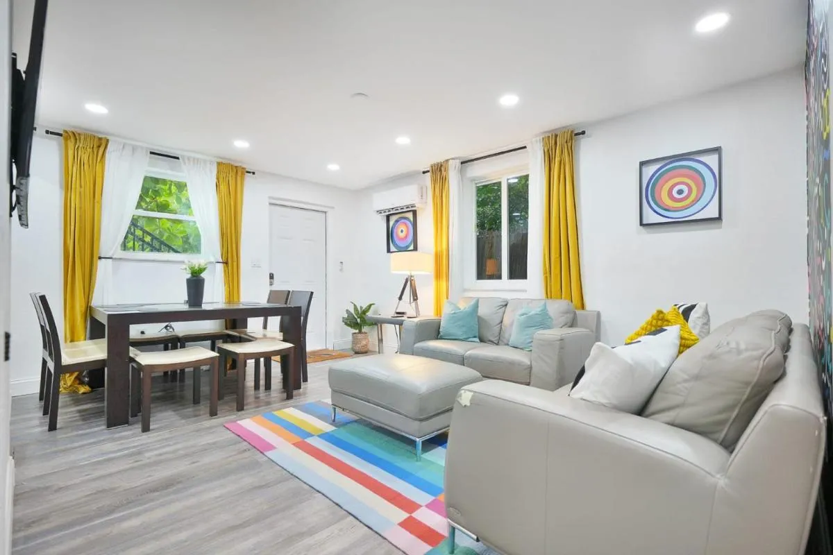 Image 4 of Vacay Spot Wynwood Artful Oasis 2 BBQs Patio vibes, Prime LOC! 6 blocks away from Bars, Nite Clubs, Res, Shops