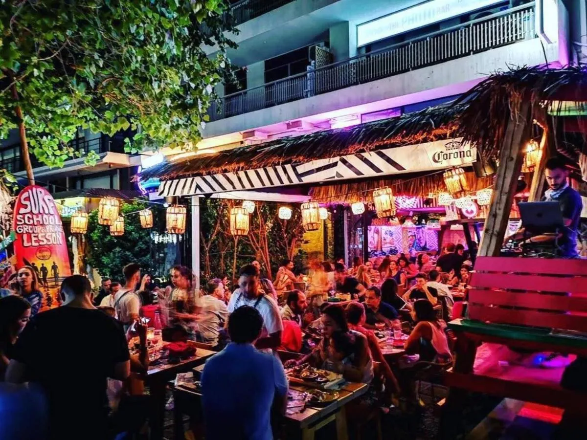 Image 3 of Vacay Spot Wynwood Peaceful 2 BBQs Patio vibes, Prime LOC! 6 blocks away from Bars, Nite Clubs, Res, Shops