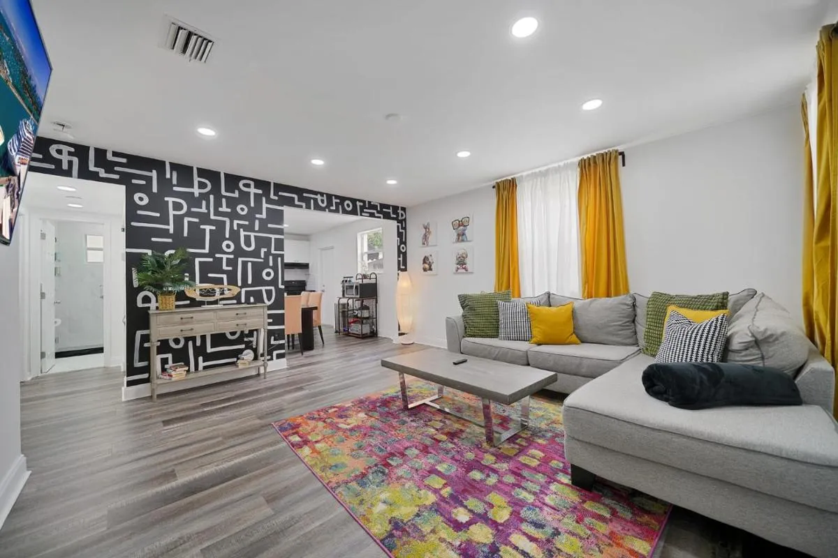 Image 3 of Vacay Spot Wynwood Retreat 6 to 42 Guests 6 Kitchens Shower Massage jets, BBQ, Patio LED vibes, Prime LOC! 6 blocks away 4rm Bars, Nite Clubs, Res, Shops