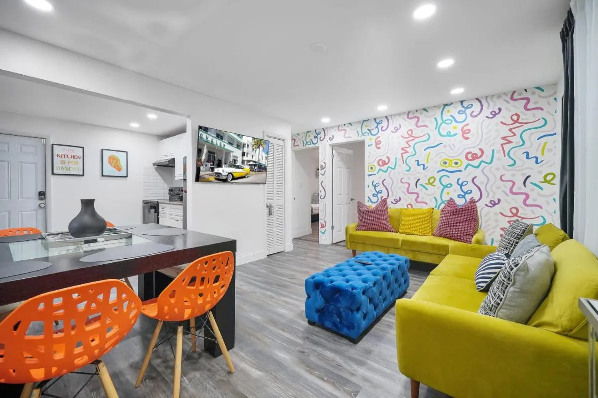 Image 5 of Vacay Spot Wynwood Retreat 6 to 42 Guests 6 Kitchens Shower Massage jets, BBQ, Patio LED vibes, Prime LOC! 6 blocks away 4rm Bars, Nite Clubs, Res, Shops