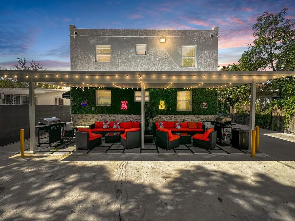 Image of Vacay Spot Wynwood Retreat 6 to 42 Guests 6 Kitchens Shower Massage jets, BBQ, Patio LED vibes, Prime LOC! 6 blocks away 4rm Bars, Nite Clubs, Res, Shops