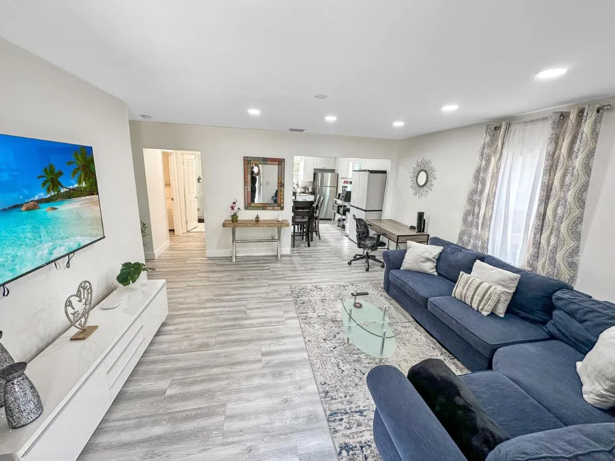 Image 6 of Vacay Spot Wynwood Retreat 6 to 42 Guests 6 Kitchens Shower Massage jets, BBQ, Patio LED vibes, Prime LOC! 6 blocks away 4rm Bars, Nite Clubs, Res, Shops