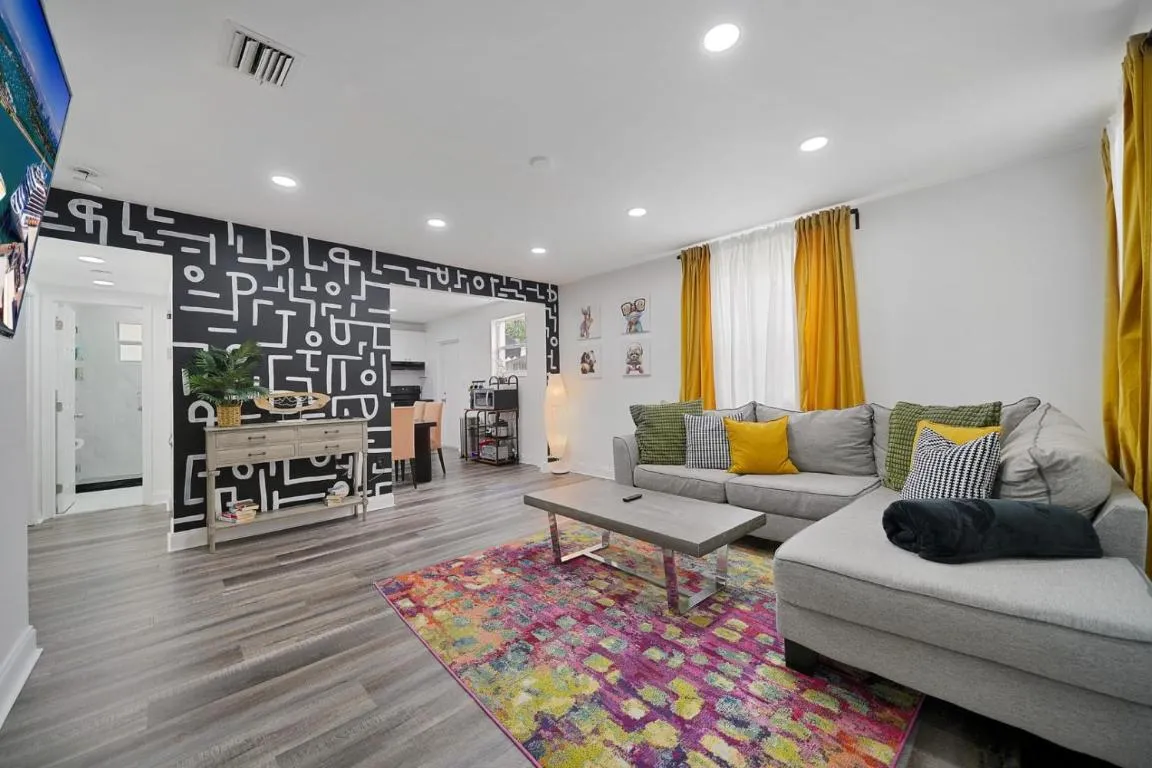 Image of Vacay Spot Wynwood comfy Hub #1 2 BBQs Patio vibes, Prime LOC! 6 blocks away from Bars, Nite Clubs, Res, Shops