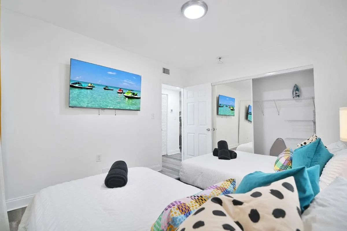 Image 4 of Vacay Spot Wynwood comfy Hub #1 2 BBQs Patio vibes, Prime LOC! 6 blocks away from Bars, Nite Clubs, Res, Shops