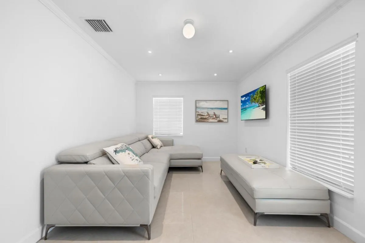 Image 4 of Villa Capri Cottage in the heart of Miami