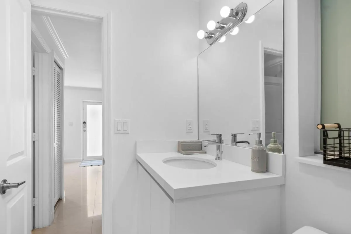 Image 2 of Villa Capri Cottage in the heart of Miami
