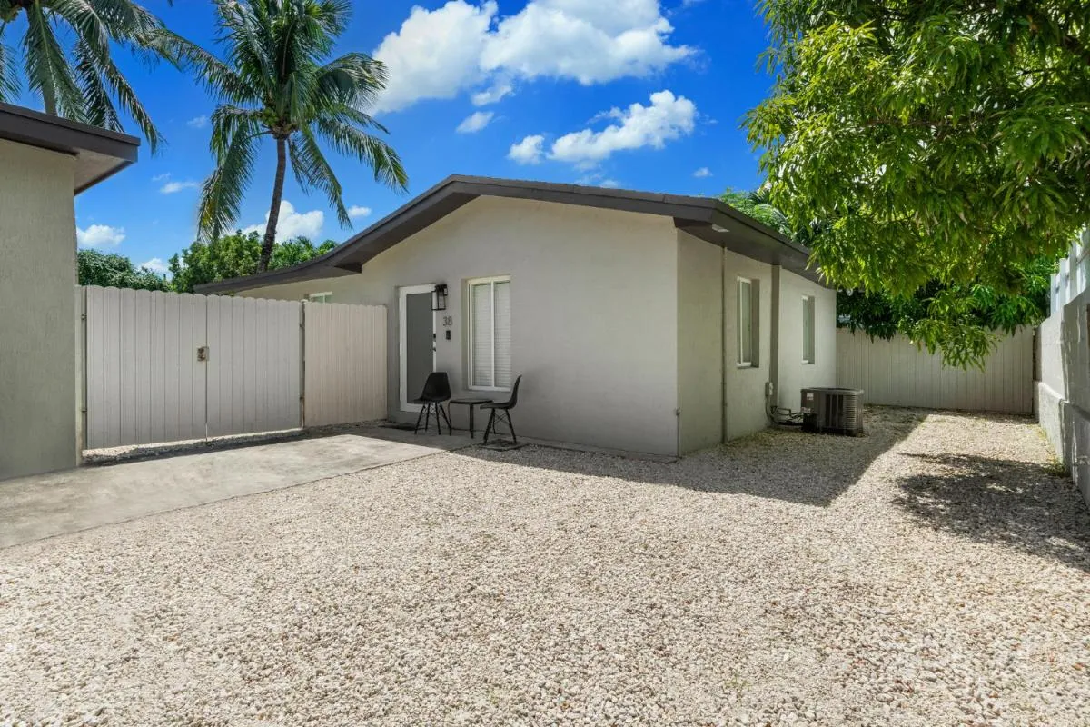 Image 5 of Villa Capri Cottage in the heart of Miami