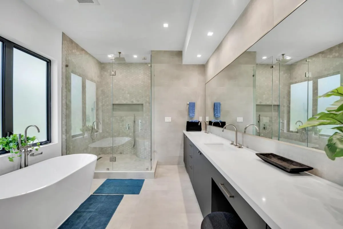 Image 2 of Villa in Coral Gables with Pool Jacuzzi Game Room