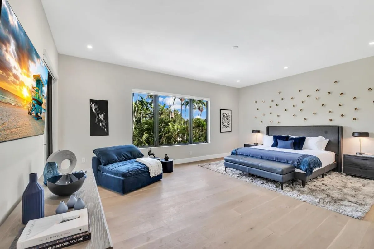 Image 1 of Villa in Coral Gables with Pool Jacuzzi Game Room