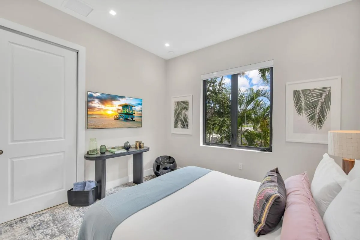 Image 5 of Villa in Coral Gables with Pool Jacuzzi Game Room
