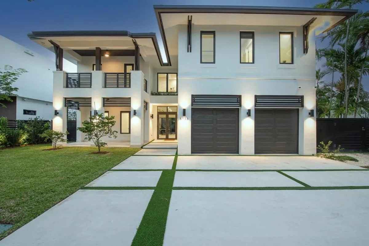 Image 4 of Villa in Coral Gables with Pool Jacuzzi Game Room