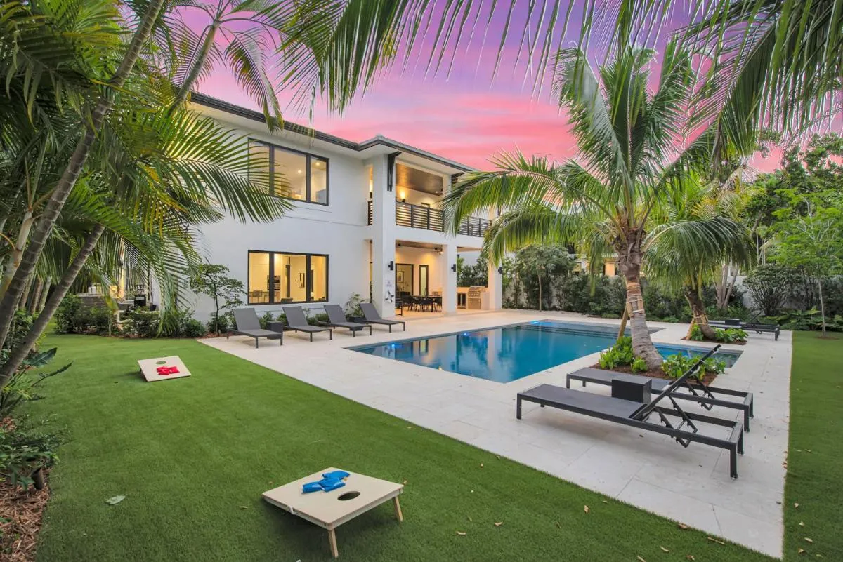 Image 6 of Villa in Coral Gables with Pool Jacuzzi Game Room