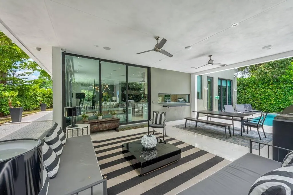Image 6 of Villa in the Design District with Heated Pool sleeps 10