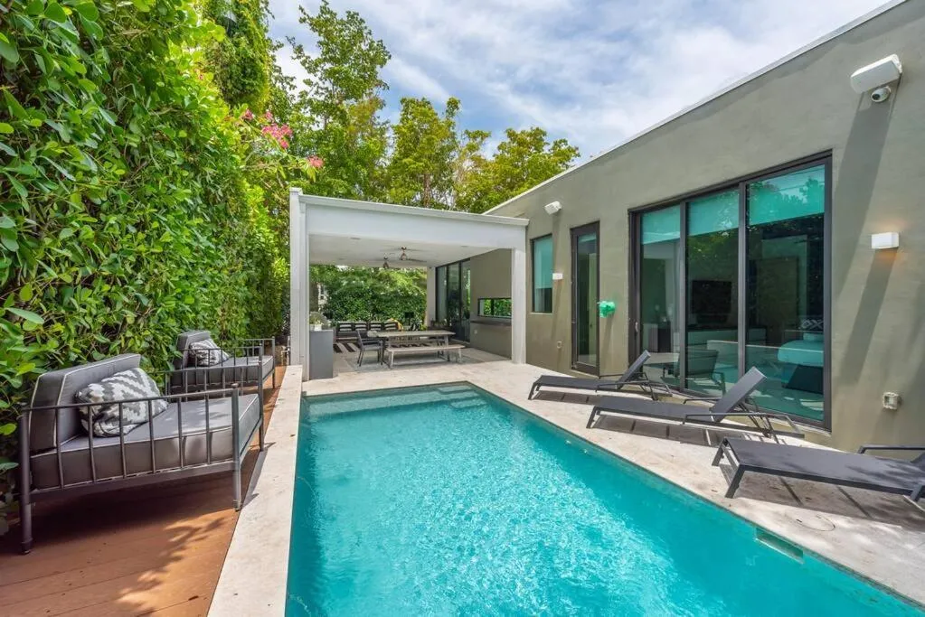 Image 3 of Villa in the Design District with Heated Pool sleeps 10