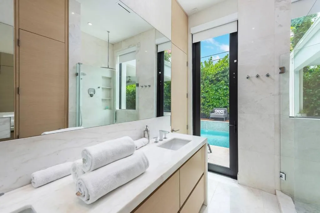 Image 2 of Villa in the Design District with Heated Pool sleeps 10