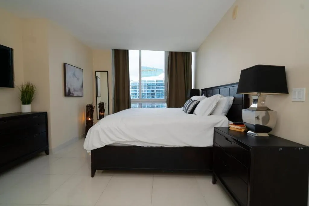 Image 6 of W Hotel Miami Stunning Private Condo With Access to All Hotel Amenities