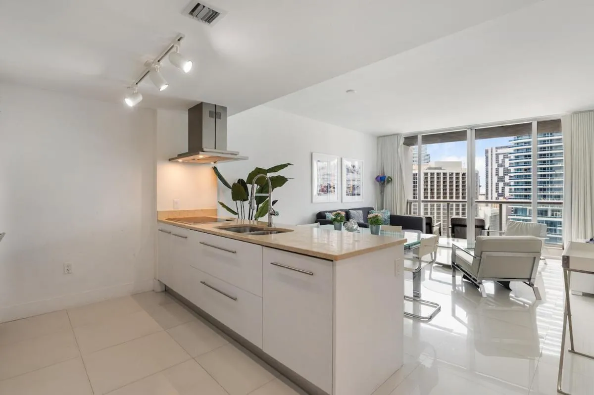 Image 3 of ** W ICON BRICKELL-LUXURY UNIT- FREE SPA**