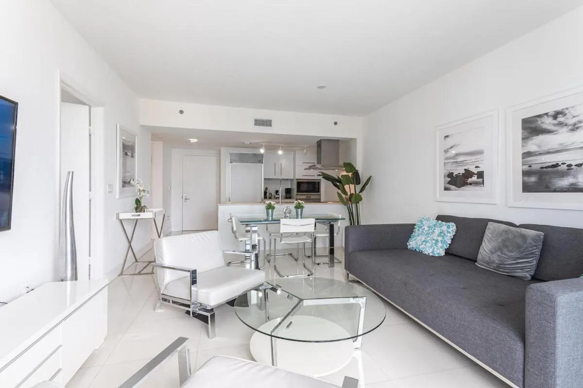 Image 1 of ** W ICON BRICKELL-LUXURY UNIT- FREE SPA**