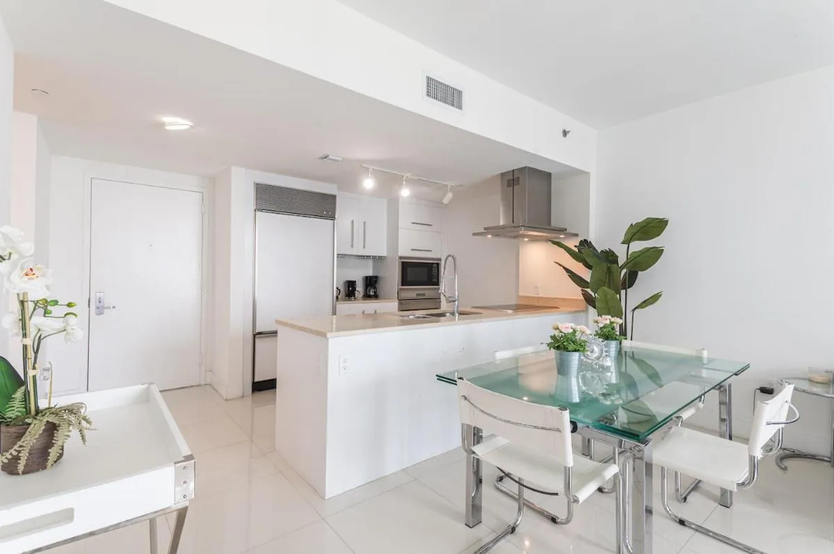 Image 6 of ** W ICON BRICKELL-LUXURY UNIT- FREE SPA**