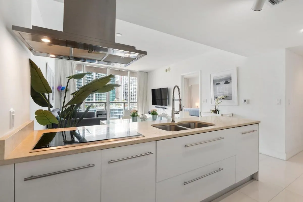 Image 4 of ** W ICON BRICKELL-LUXURY UNIT- FREE SPA**