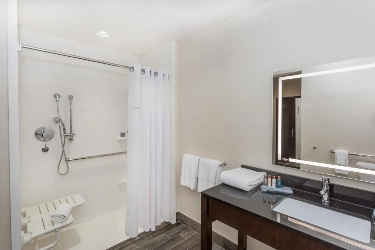 Image 2 of Wingate by Wyndham Miami Airport