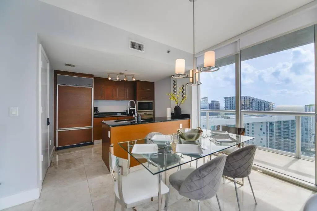 Image 4 of Wonderful 2/2 Condo at Icon Brickell With Pool