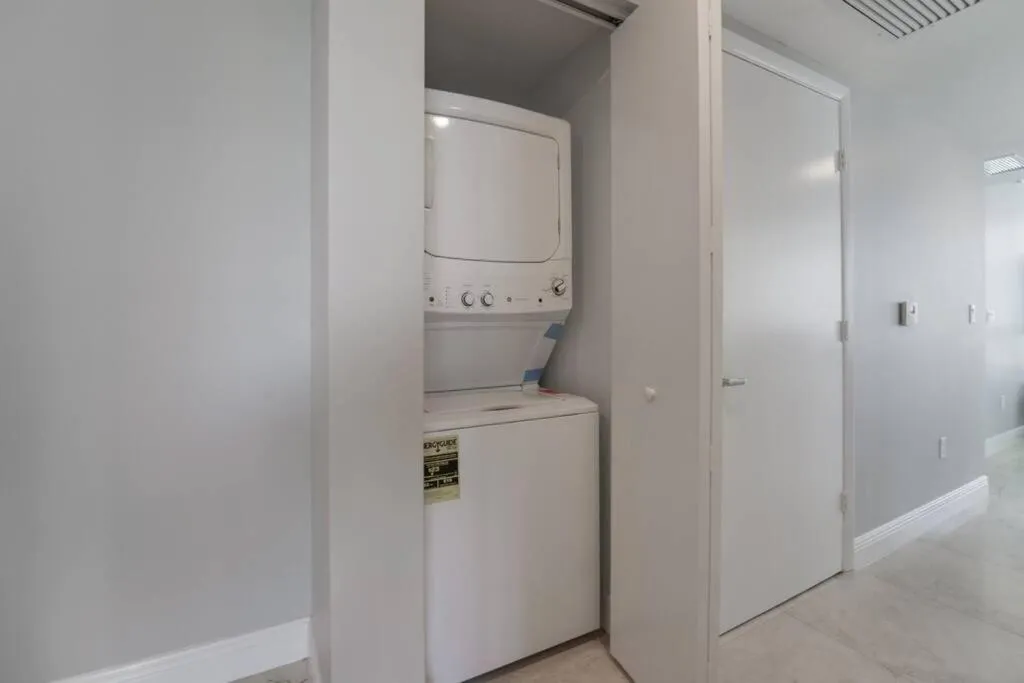 Image 2 of Wonderful 2 BR Condo Icon Brickell With Pool