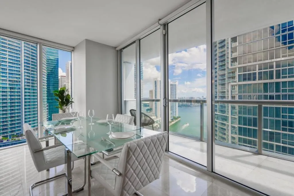 Image 4 of Wonderful 2 BR Condo Icon Brickell With Pool