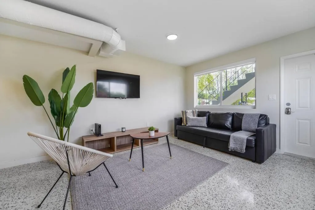 Image of Wonderful 2 BR Residence Close to Miami Beach 5