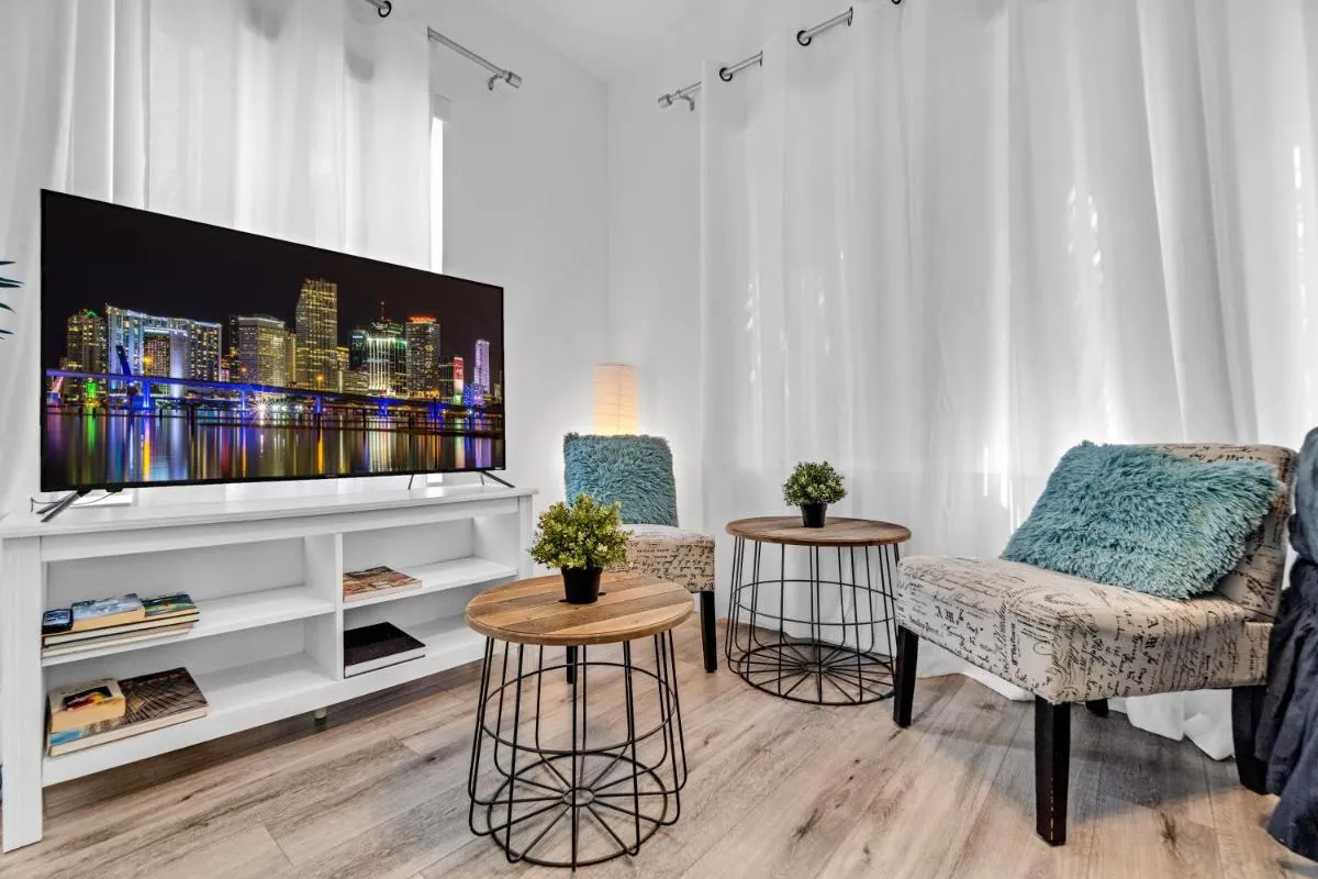Image 4 of Wonderful 6ppl Apt 5 min walking Design District 2