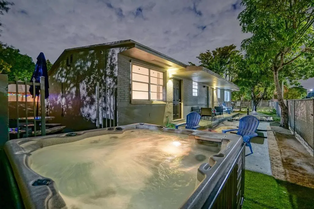 Image of Wynwood Bungalow Hottub & Pking