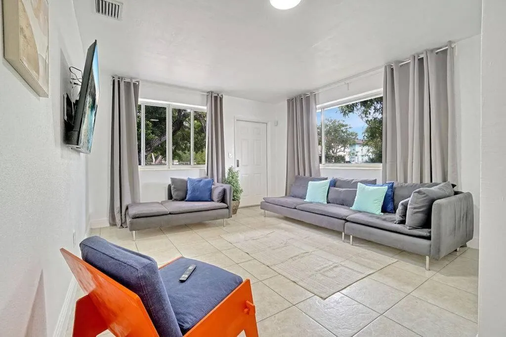 Image 1 of Wynwood Bungalow Hottub & Pking