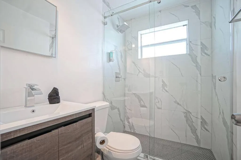 Image 2 of Wynwood Bungalow Hottub & Pking